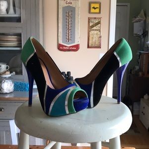 Shi heels by journeys